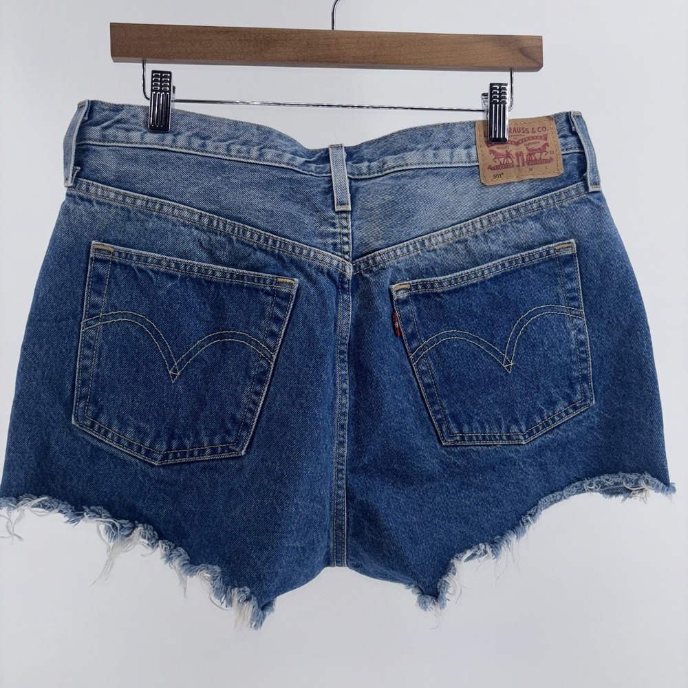 Levi's 501 Women Ombré Jean Shorts Size 32 Blue Denim High Rise‎ Cut-Off Raw Hem